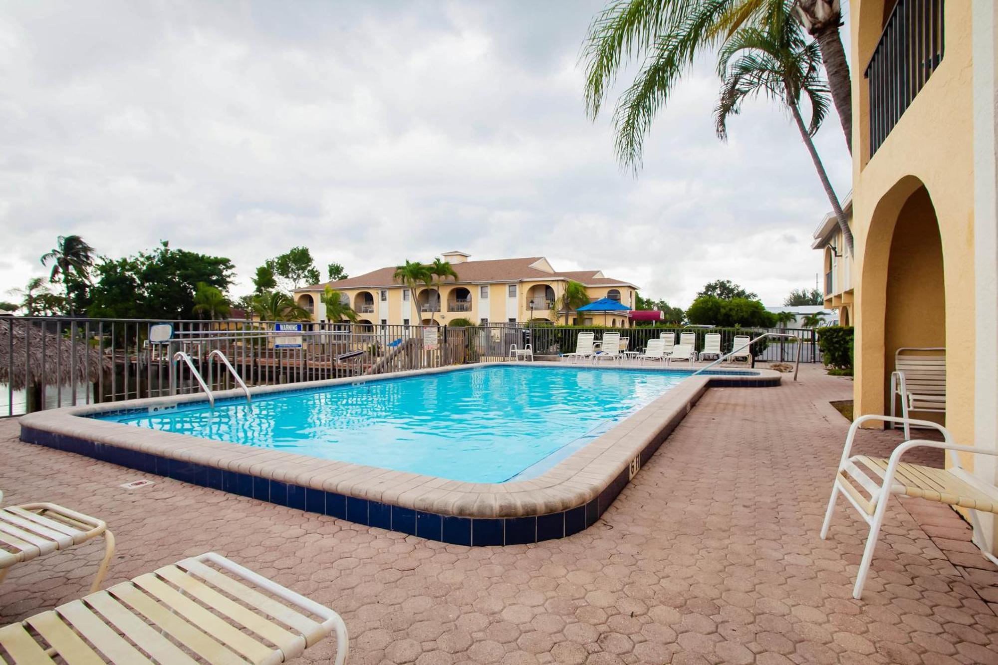 Oyo Waterfront Hotel- Cape Coral Fort Myers, Fl Exterior foto