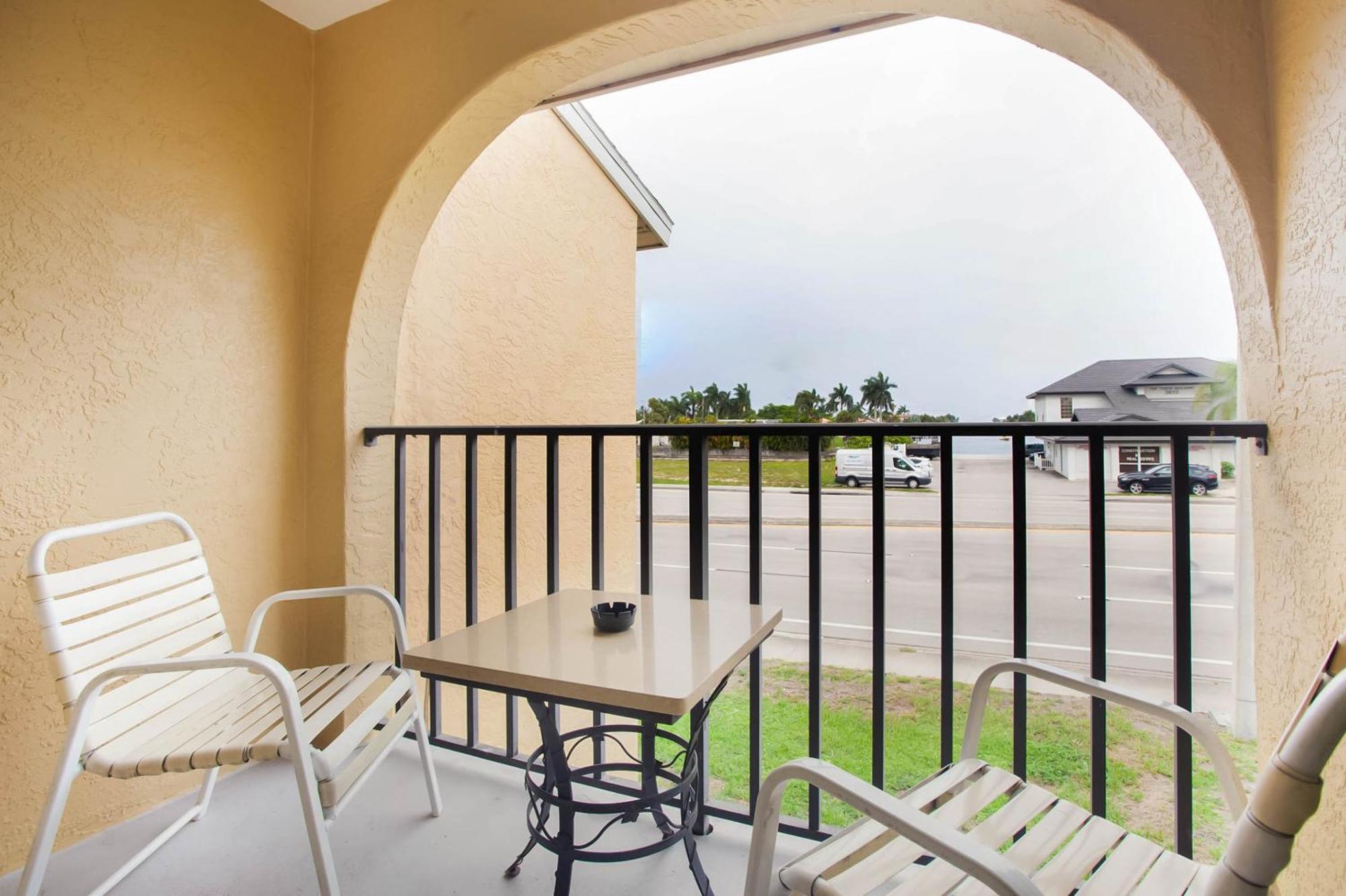 Oyo Waterfront Hotel- Cape Coral Fort Myers, Fl Exterior foto